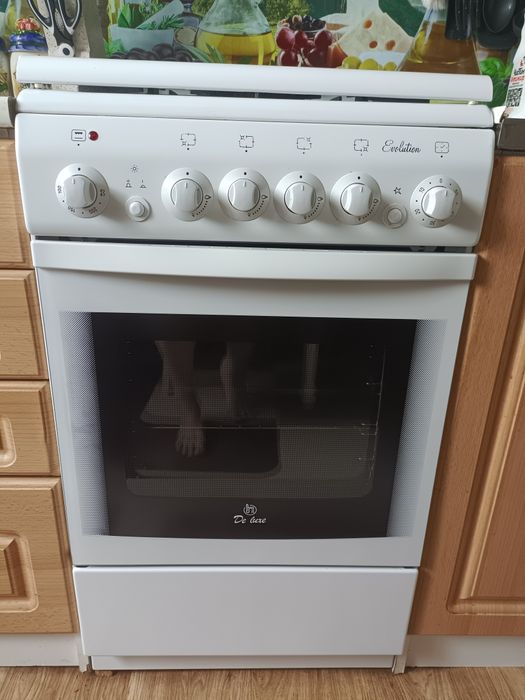 Продам срочно кухонную плиту De Luxe