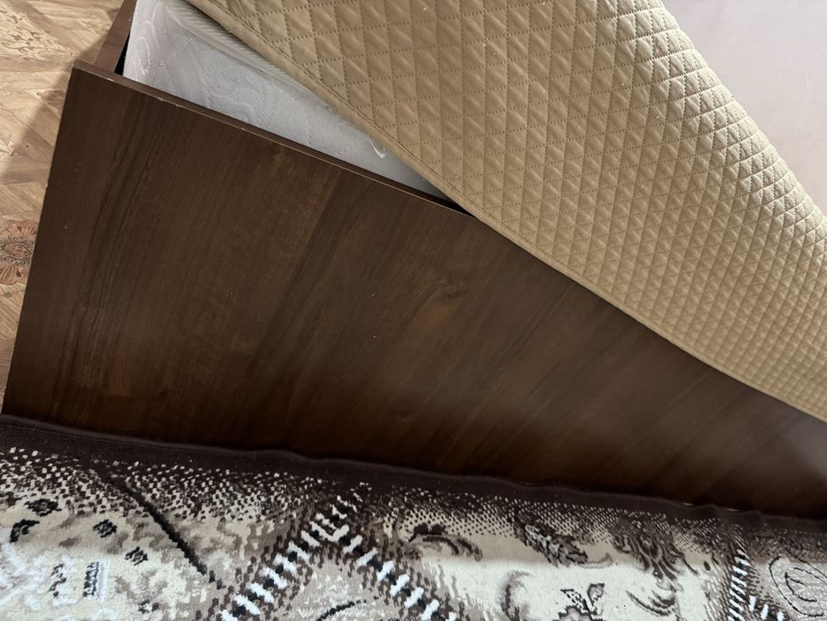 Шкаф для одежды и кровать