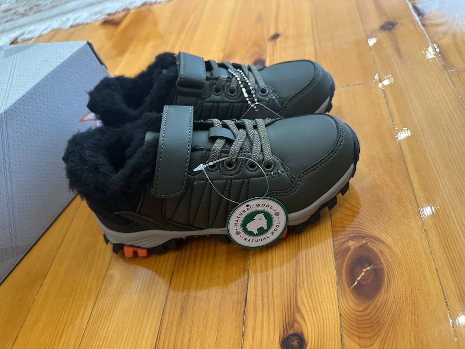 Продается зимние кроссовки