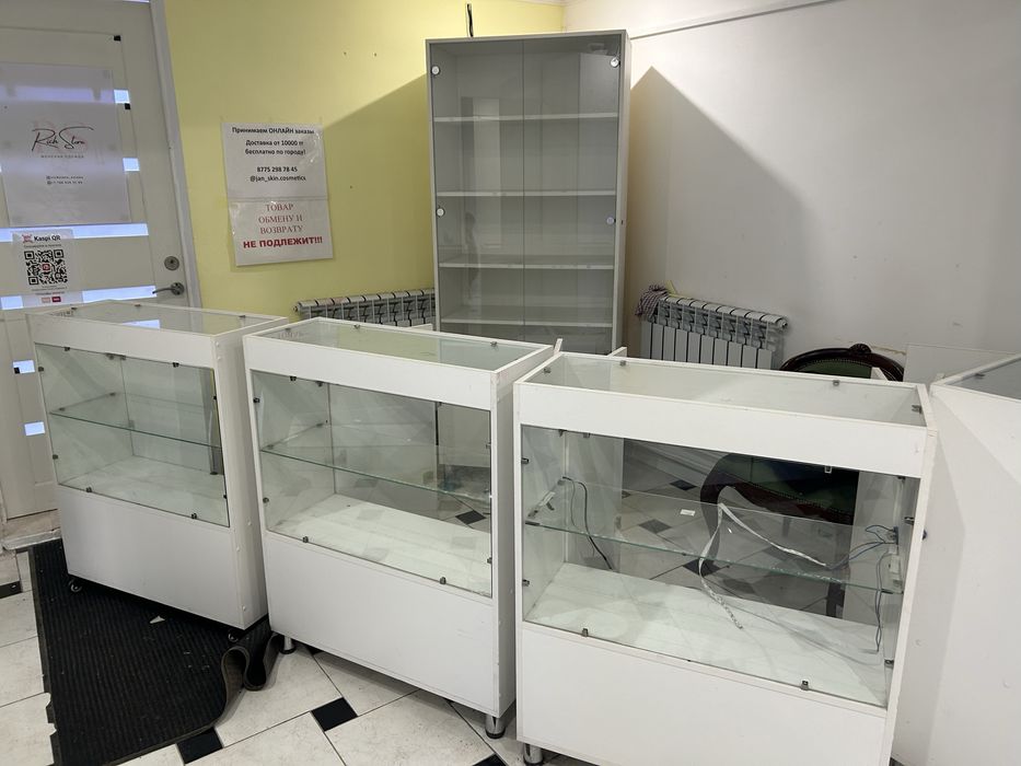Витрины шкафы для бизнеса