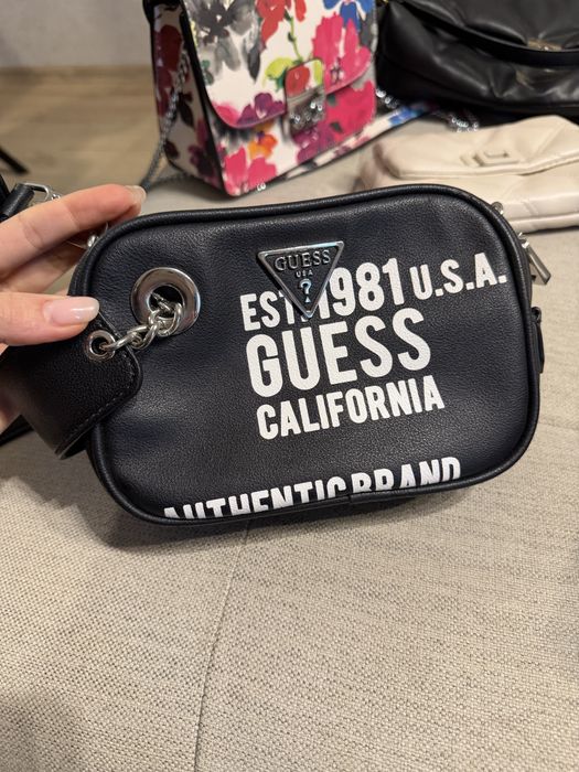 Черна чанта Guess