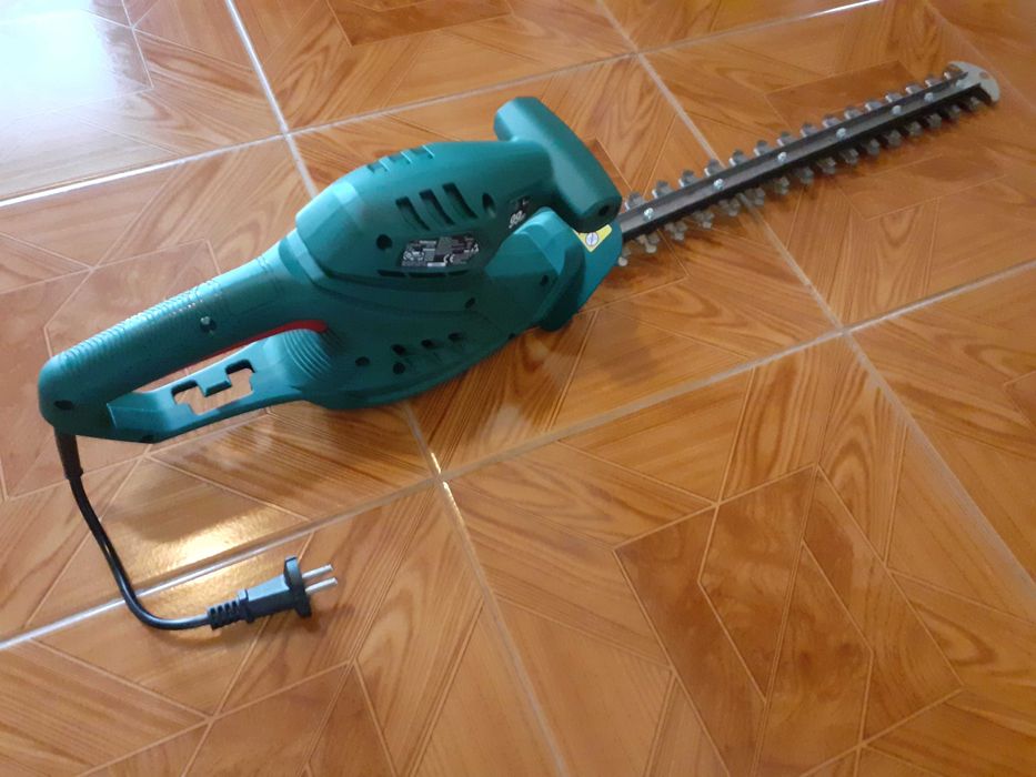 Foarfeca electrica Parkside de tuns gard viu