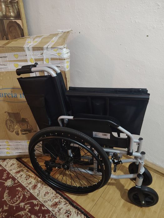 Scaun cu rotile pliabil bariatric • 235 kg • nou, nefolosit • solid