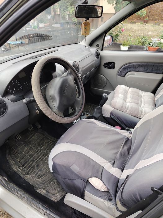 Vând Dacia Logan