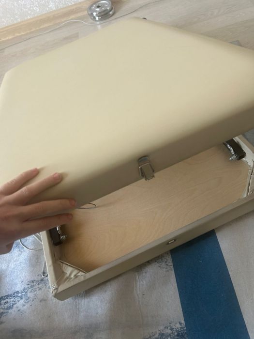 Кушетка для массажа и ресниц