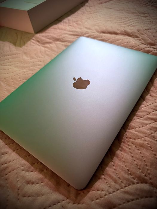 MacBook Pro M2 2022 • Като нов • Пълен комплект