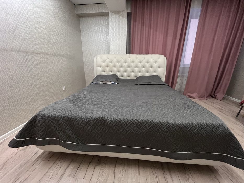 Кровать с матрасом