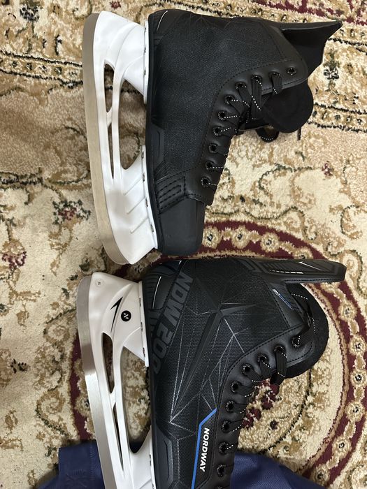 Коньки хоккейные