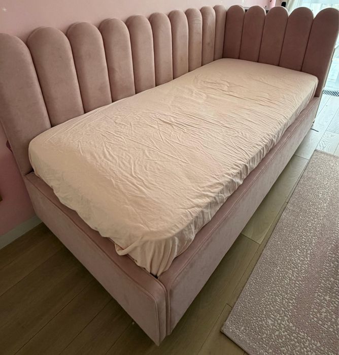 Продается кровать с матрасом