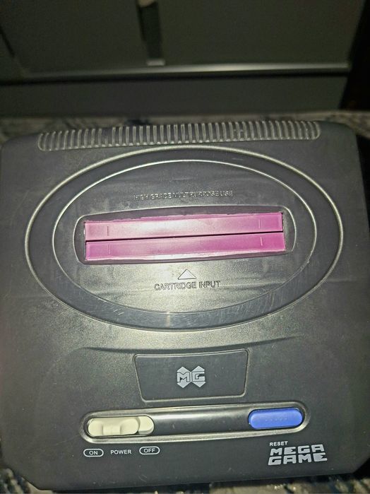 Продаю игровую приставку Mega Game