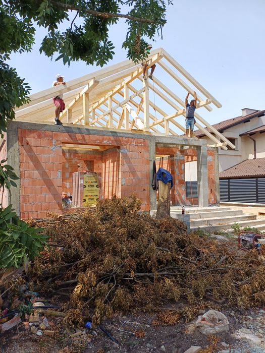 Firma Executăm case la rosu acoperișuri modificări placări polistiren