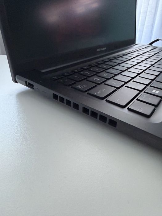 Laptop ASUS Vivobook 16 1605VA cu procesor Intel Core i5-13420H pana la 4.7GHz 12 nuclee 16'' WUXGA IPS 16GB DDR4 1 TB SSD Intel Iris X Graphics Black