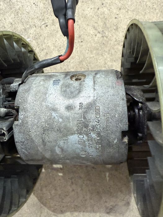 Моторче за парно мерцедес 124 оригинално!!