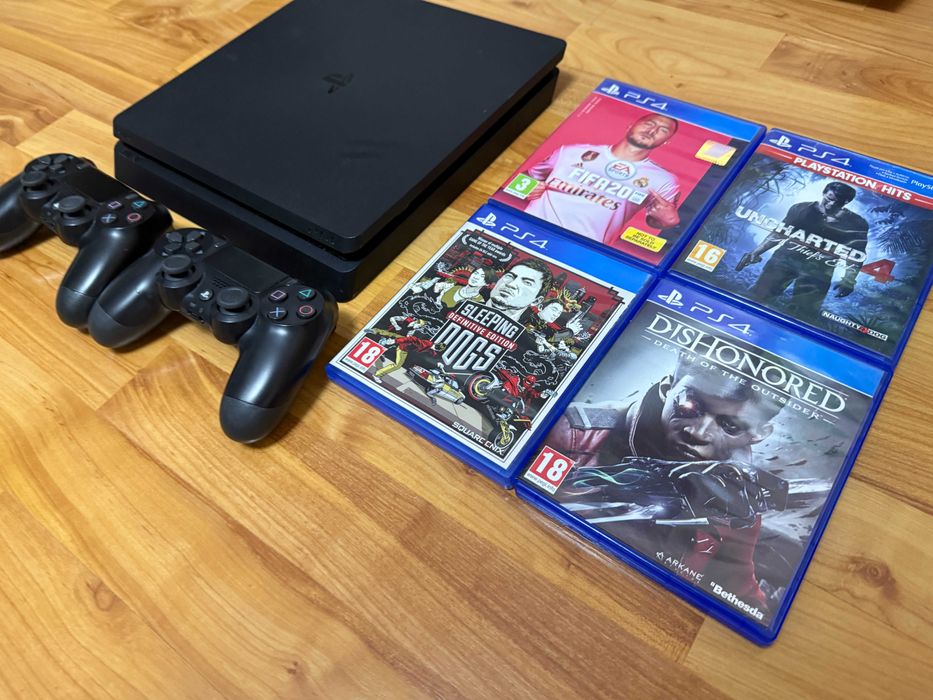 [ PS4 > 1000GB PlayStation 4 Slim с 2 джойстика и 4 игри