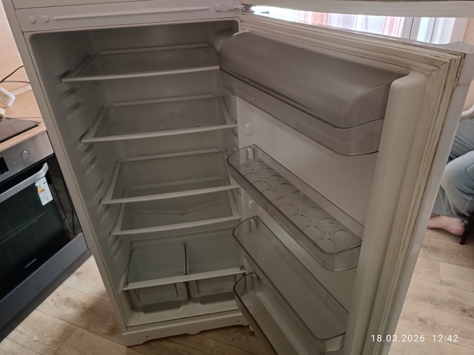 Холодильник Ariston б/у