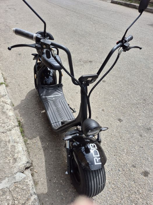 Vînd scuter electric