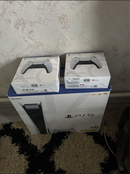PlayStation 5 и 30+ игр 2 джостика