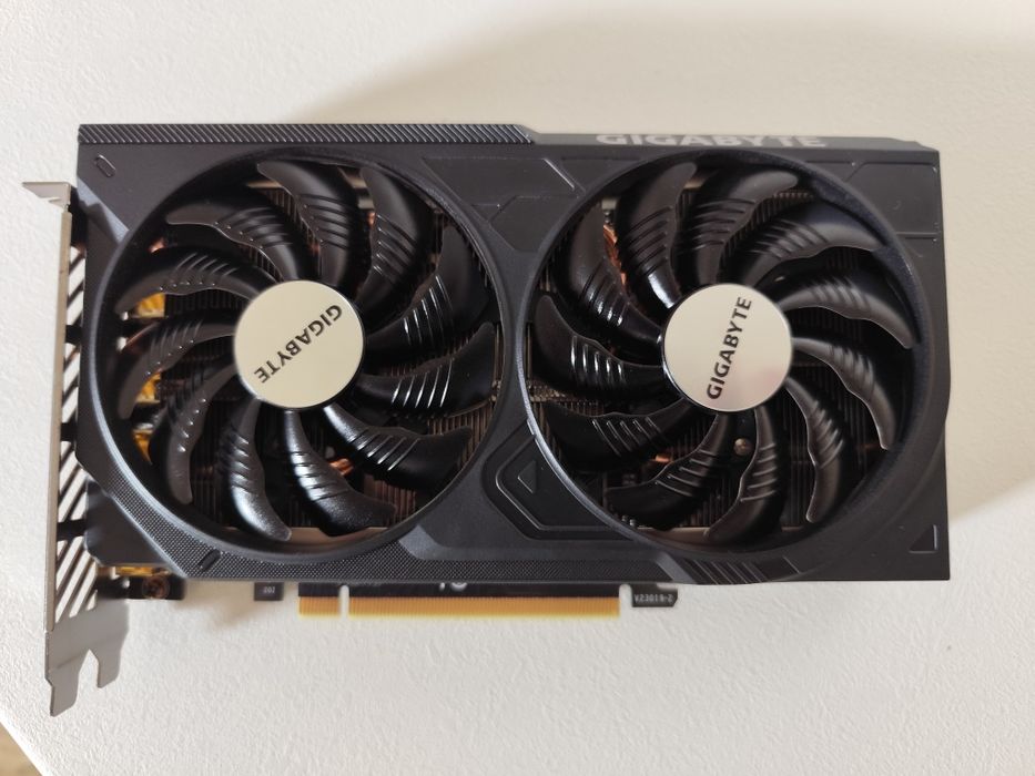 RTX 4060 Ti
8 GB memorie dedicată
DirectX 12 Ultimate