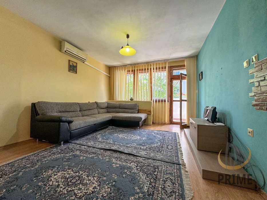 Център тристаен апартамент обзаведен