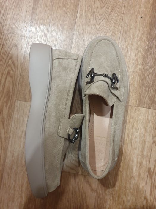 Продаю женскую обувь