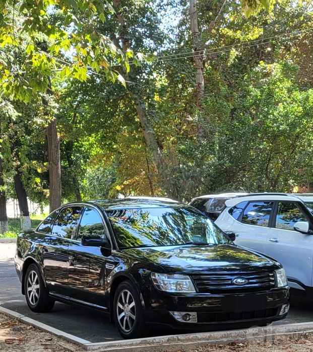 Автомобиль Ford Taurus