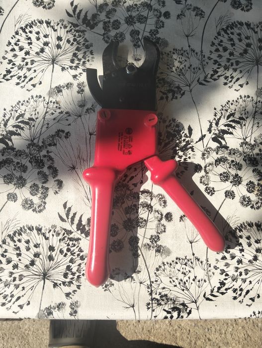Clește tăiat cabluri electrician