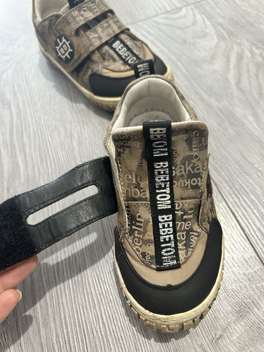 Продам детскую обувь