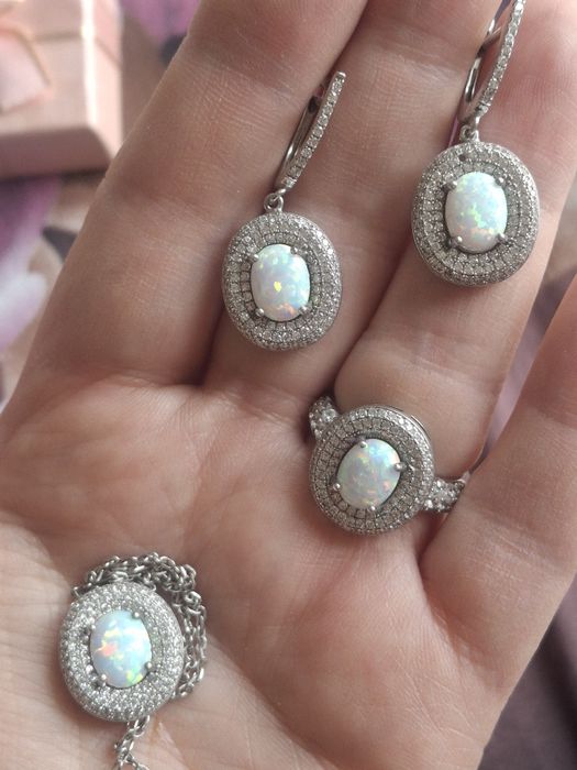 Продаю Серебряный комплект