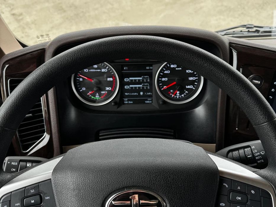 Акция нархида FAW JH6 4х2 янги тягачи