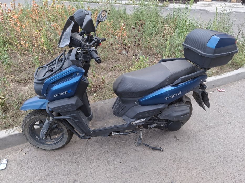 Продаю скутер танк