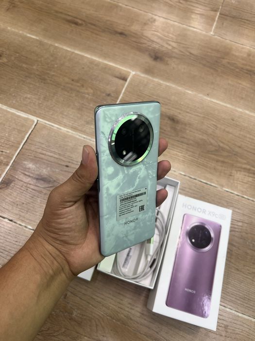 Honor X9c 8/256Gb Xolati ideal yengidey zaryadkalari ham bor