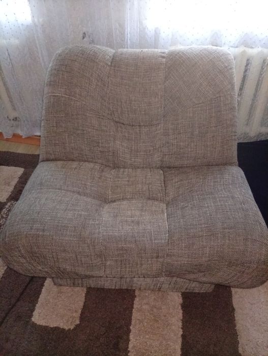 Продам диван с двумя креслом