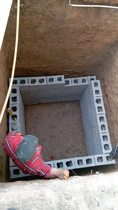 Копаем  траншеи, септик, туалет