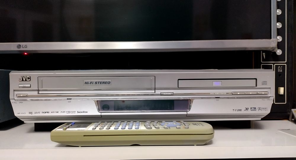 JVC , видеодвойка с пультом,комбо.