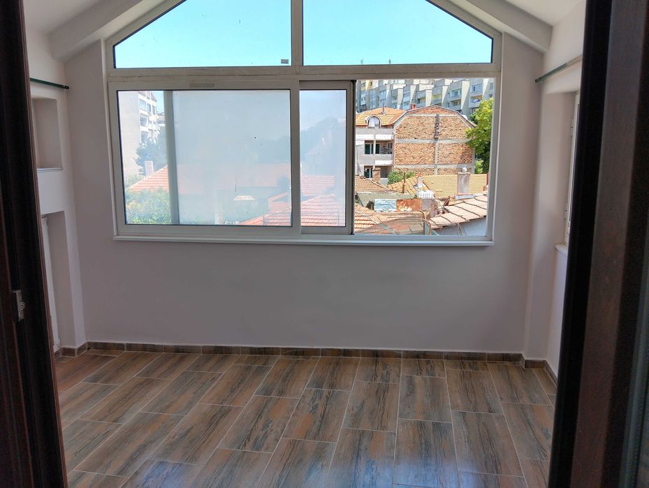 Дава под наем изцяло ремонтиран нов  двустаен апратамент