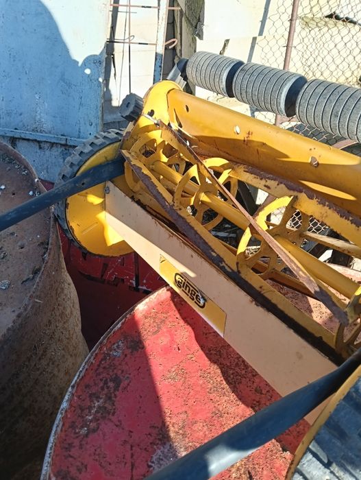 Mașină tăiat iarbă manuală