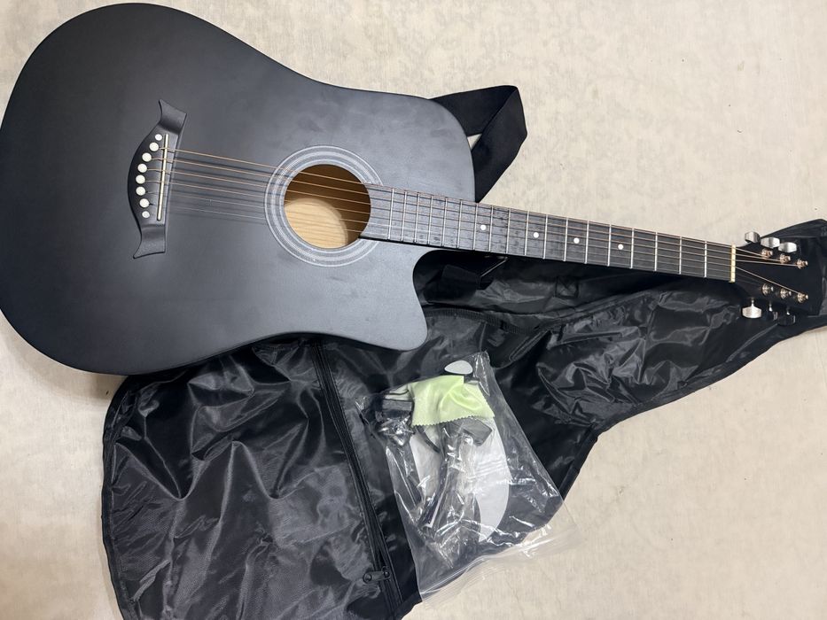 Гитара сегодня купили новая