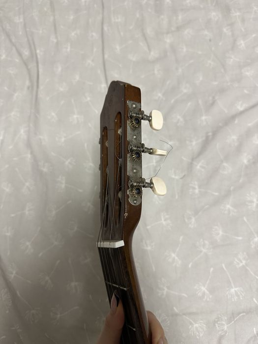 Продам гитару Yamaha C40