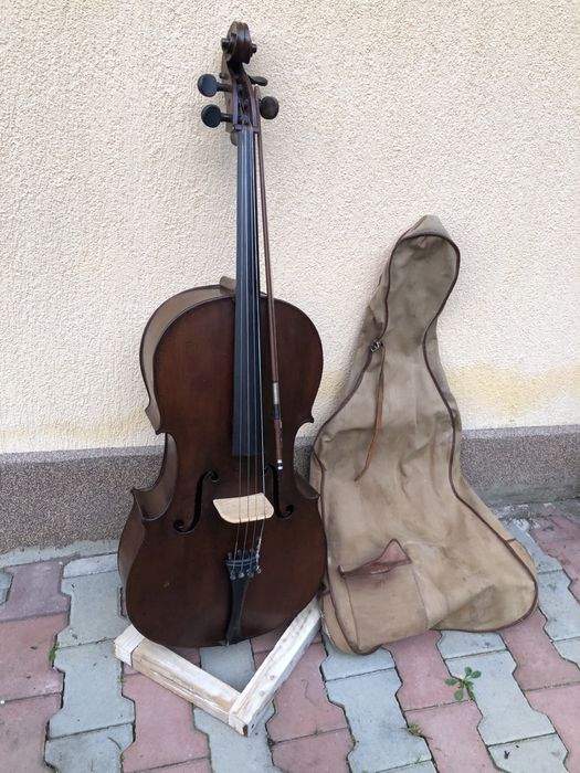Violoncel vechi de colecție