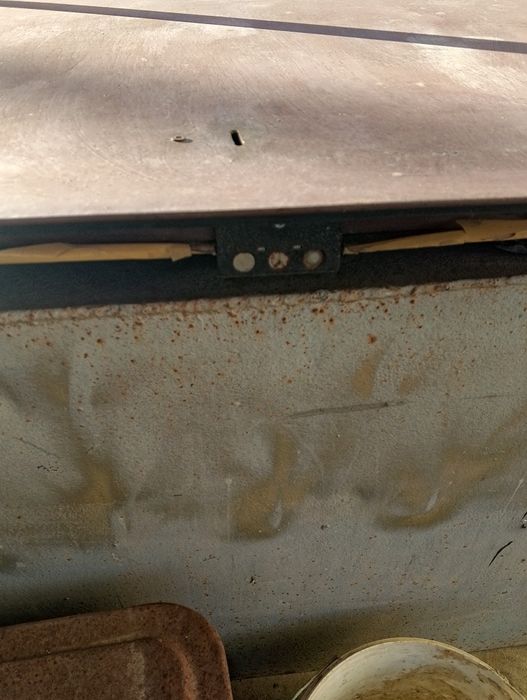 Продам металлические дверь 2*0.83