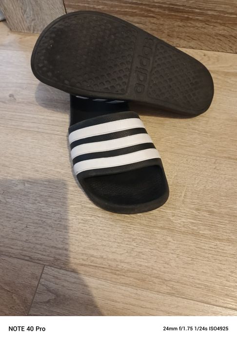 Vând slapi Adidas măr.34