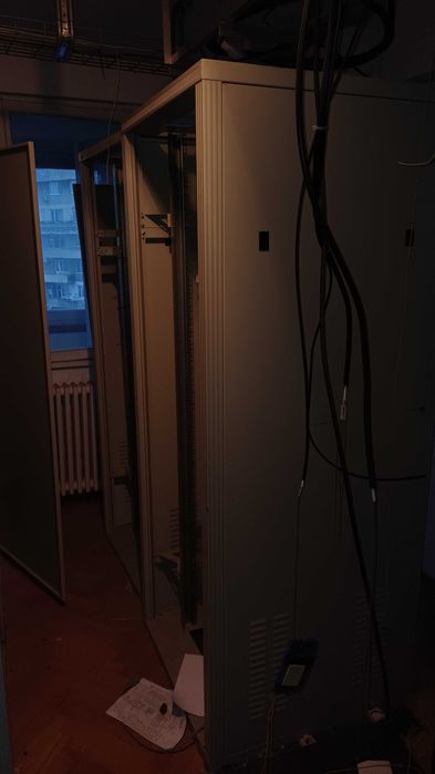 Rack metalic de comunicatie
