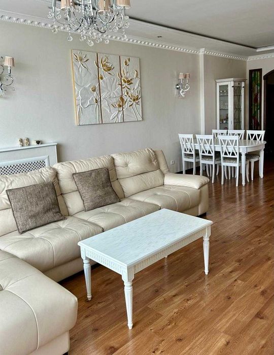 Стол обеденный со стульями и журнальным столиком б/у