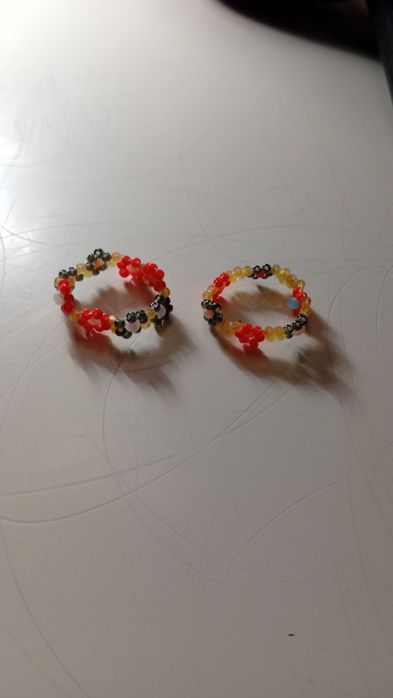 Бижута от стъклени мъниста синци