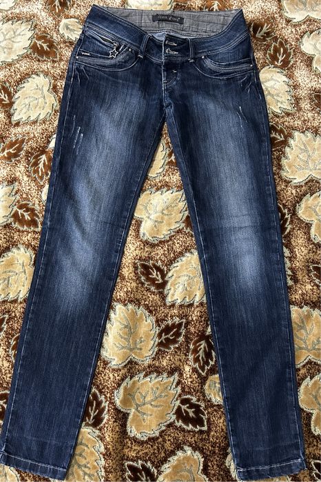 Продам женские джинсы