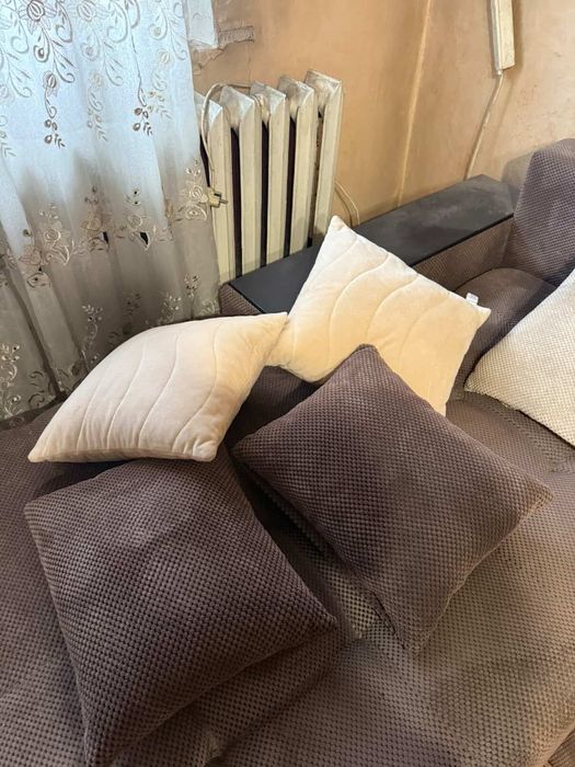 Кафяв неразтегателен ъглов диван