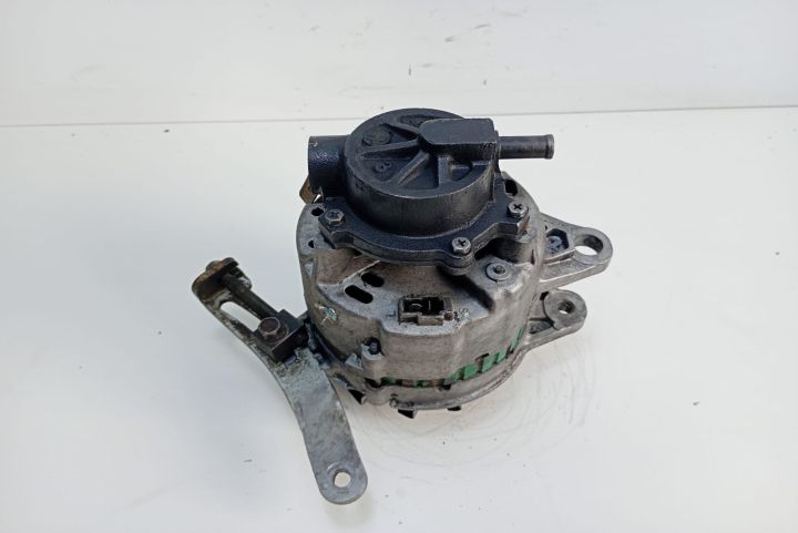 Alternator  cu pompa vacuum Mitsubishi Pajero a 3-a generatie seria