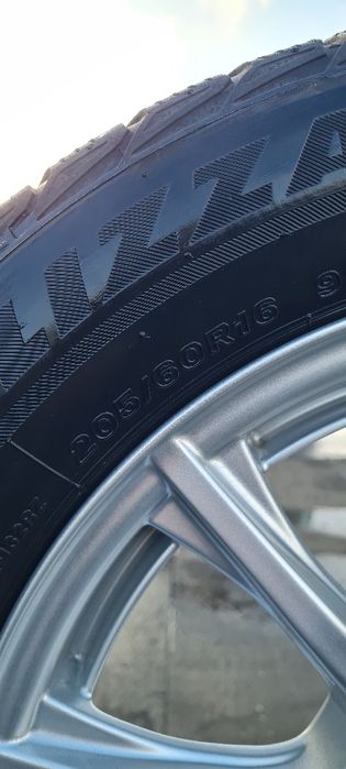 Set complet Roti iarna Mercedes Benz E Class 205 60 R 16 Bridgestone