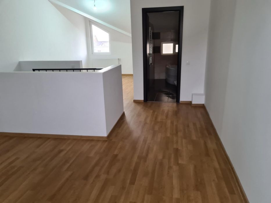Ofer spre inchiriere casa