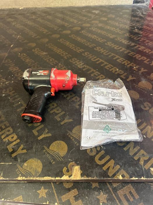 Гайковерт на въздух Профи серия в кашон перфектно техническо състояние